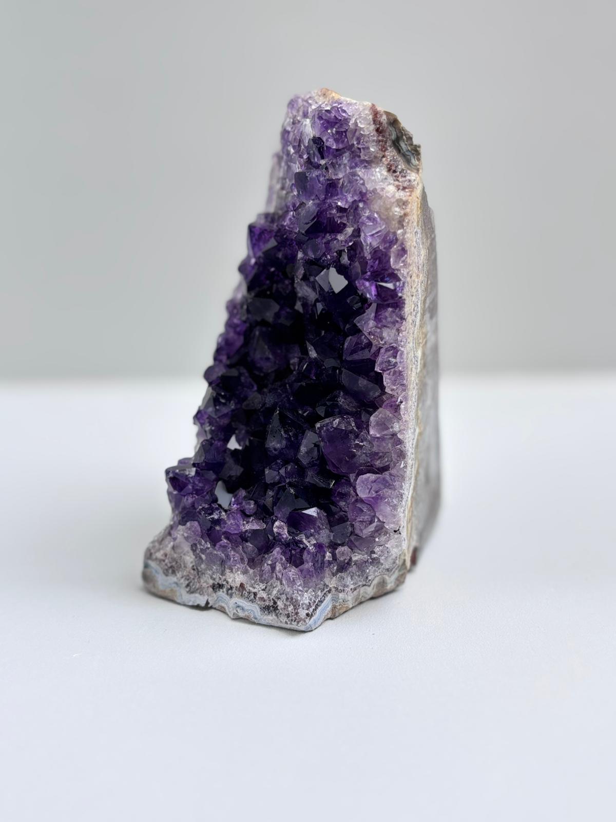 Amethist A kwaliteit cluster staand
