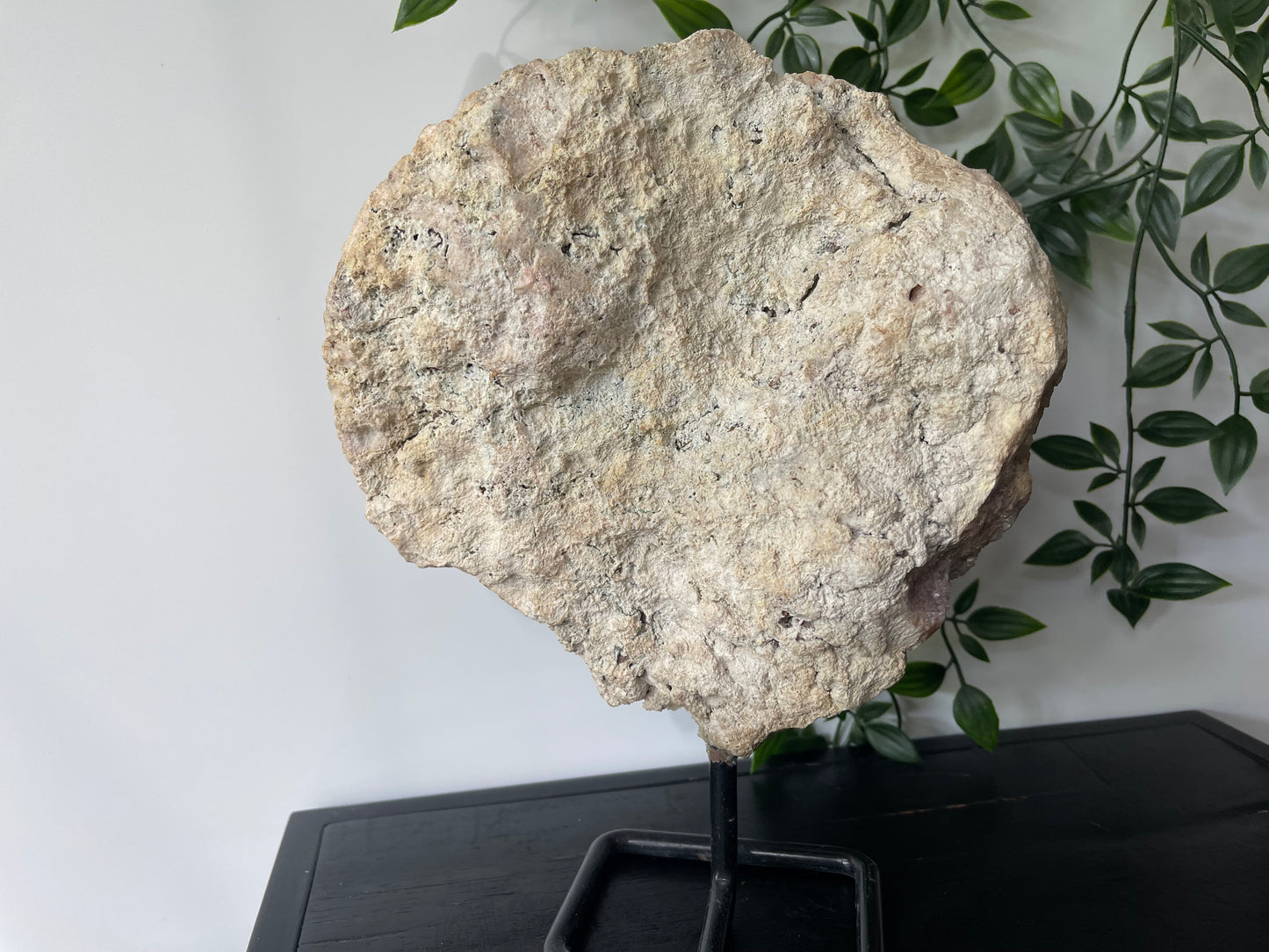 Roze amethist op standaard