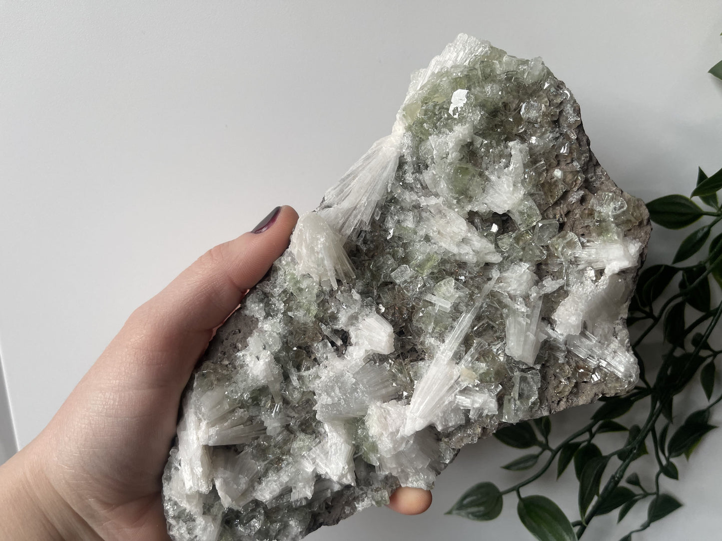 Apofyliet met scoleciet op standaard