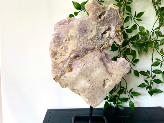Roze amethist op standaard