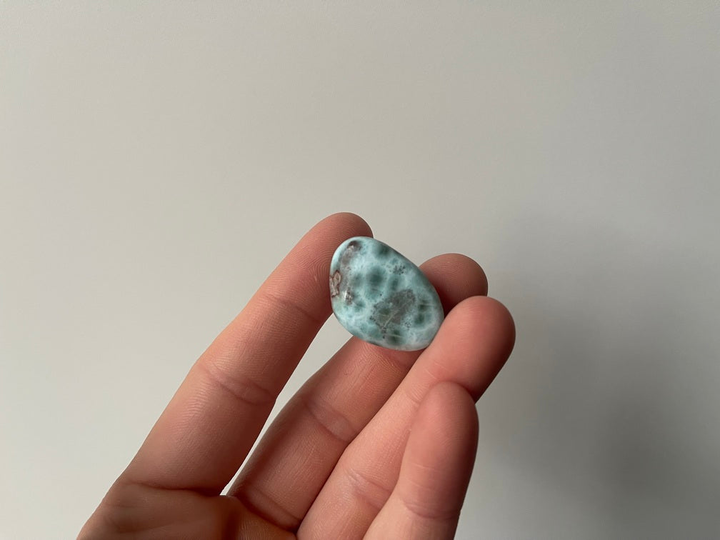 Larimar trommelsteen