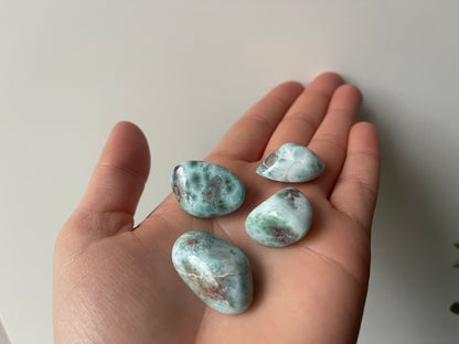 Larimar trommelsteen