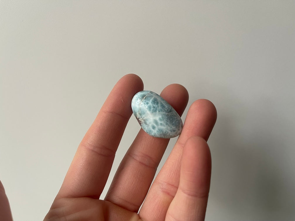 Larimar trommelsteen