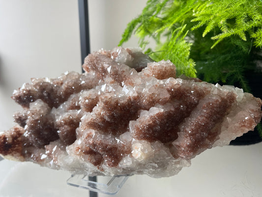 Kwarts, Fluoriet en Hematiet sculptuur op standaard