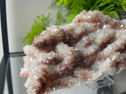 Kwarts, Fluoriet en Hematiet sculptuur op standaard