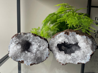 Kwarts met Geothiet geode paar